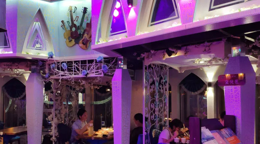 這座音樂(lè)餐吧，有一股誘惑靈魂的力量
